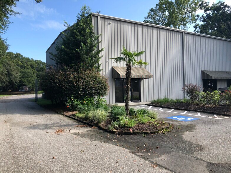 More Photos Of 1384 Remount Rd, Charleston Manufacturing For Lease