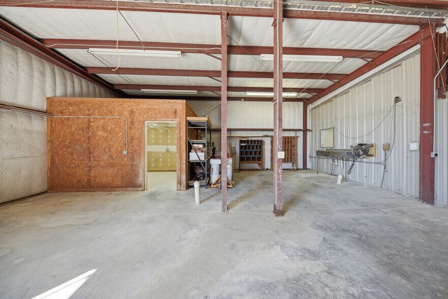 More Photos Of 1140 Finfeather Rd, Bryan Flex For Lease