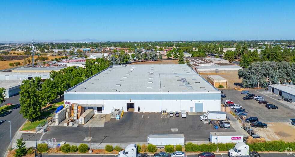 More Photos Of 1192 Vanderbilt Cir, Manteca Warehouse For Lease