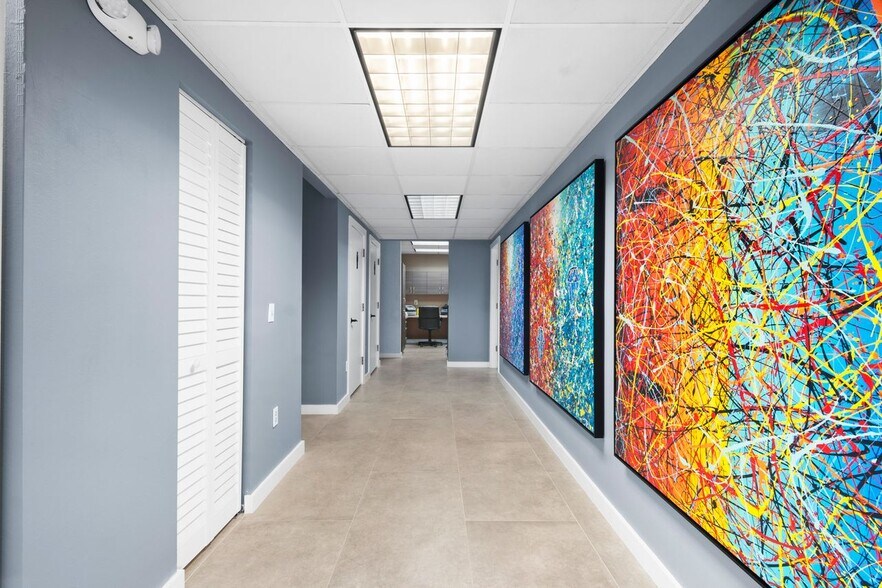 More Photos Of 2501 S Tamiami Trl, Sarasota Office For Sale