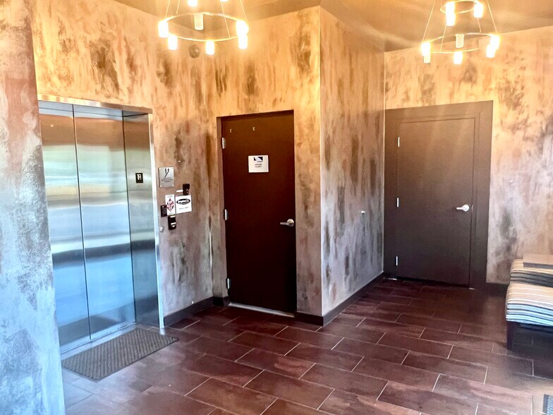 More Photos Of 1300 Goodlette Rd N, Naples Office For Sale