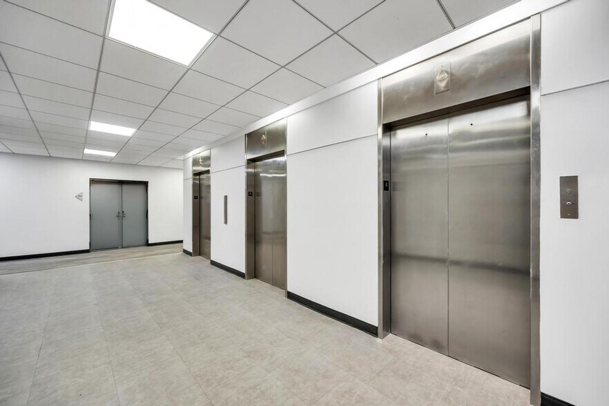 More Photos Of 1 Old Country Rd, Carle Place Office For Lease