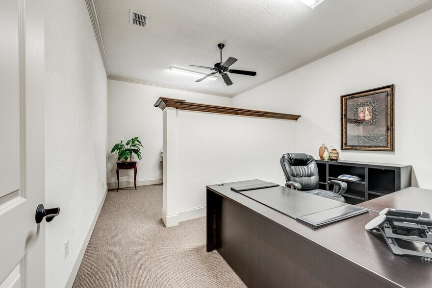 More Photos Of 8209 Mid Cities Blvd, North Richland Hills Loft Creative Space For Lease