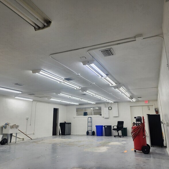 More Photos Of 1518 SE 46th Ln, Cape Coral Office For Sale