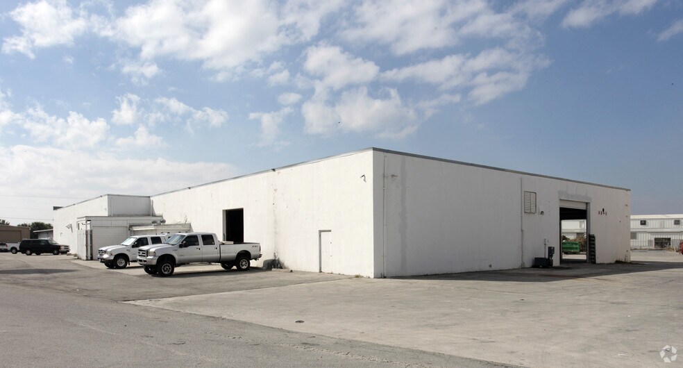 More Photos Of 1501 53rd St, Mangonia Park Manufacturing For Lease