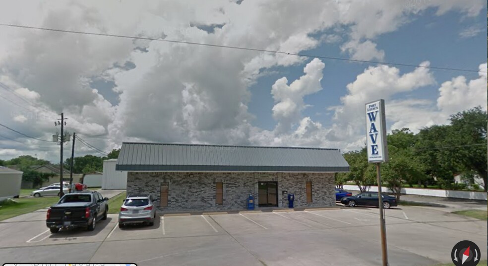 More Photos Of 107 E Austin St, Port Lavaca Distribution For Sale