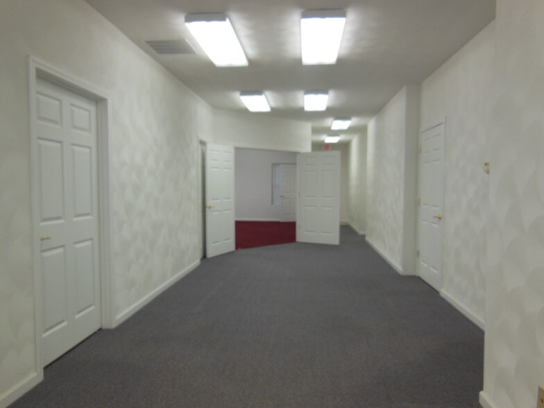 More Photos Of 144 Lincoln Place Ct, Belleville Medical For Sale