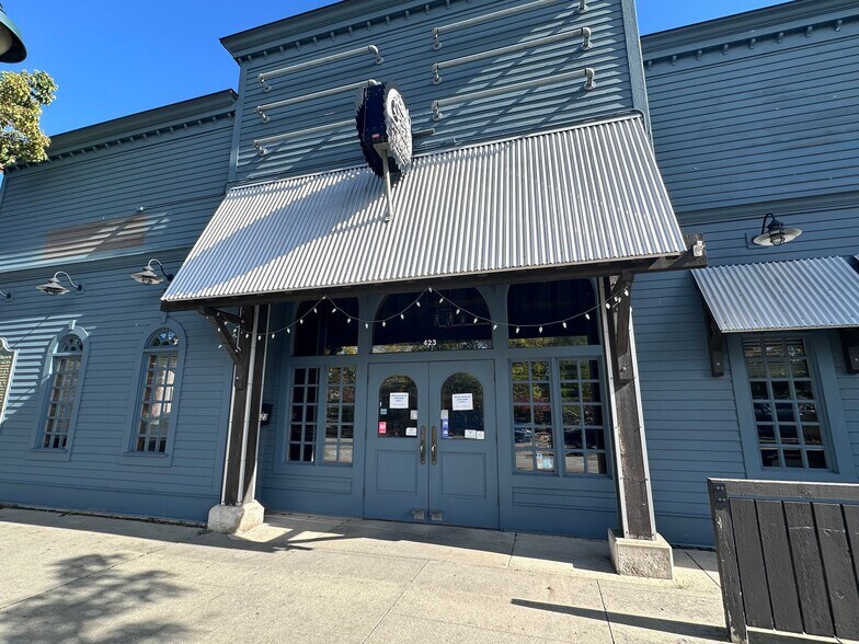 More Photos Of 423 S Union St, Traverse City General Retail For Sale