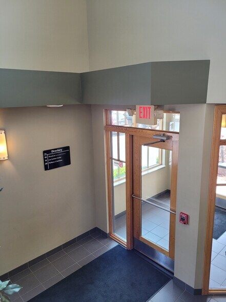 More Photos Of 10091 Dogwood St NW, Coon Rapids Office For Sale