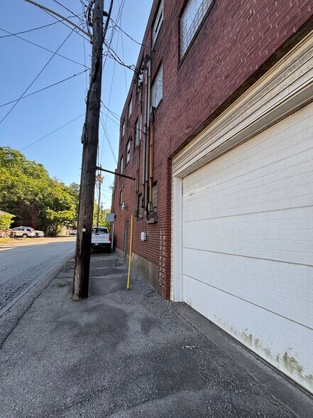 More Photos Of 806 Sixth St, Braddock Warehouse For Sale