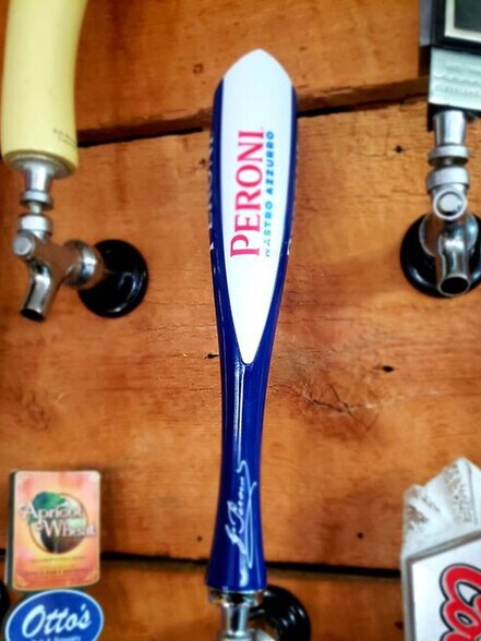 More Photos Of 449 Woodlawn Ave, Sunbury Bar For Lease