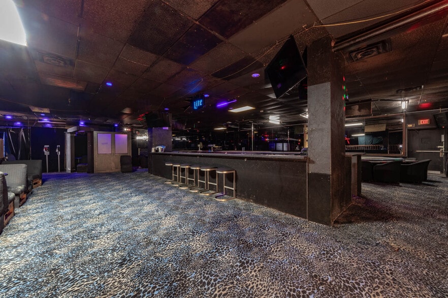 More Photos Of 60 Four Corners Ln, Centreville Bar For Sale