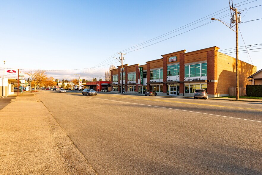 More Photos Of 916 W Division St, Mount Vernon General Retail For Sale