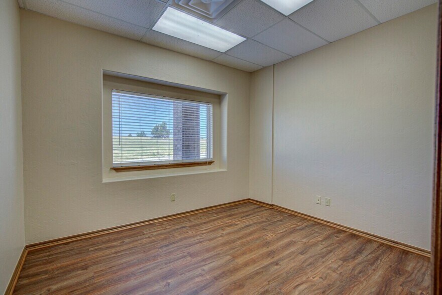 More Photos Of 2830 NW 32nd St, Newcastle Office For Lease