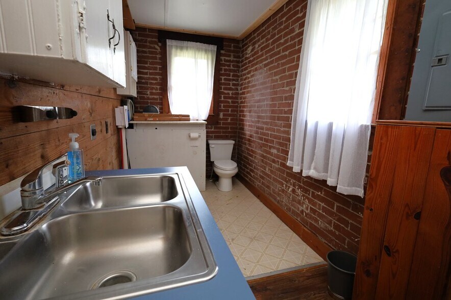 More Photos Of 2914 N Oak St, Valdosta Office For Lease