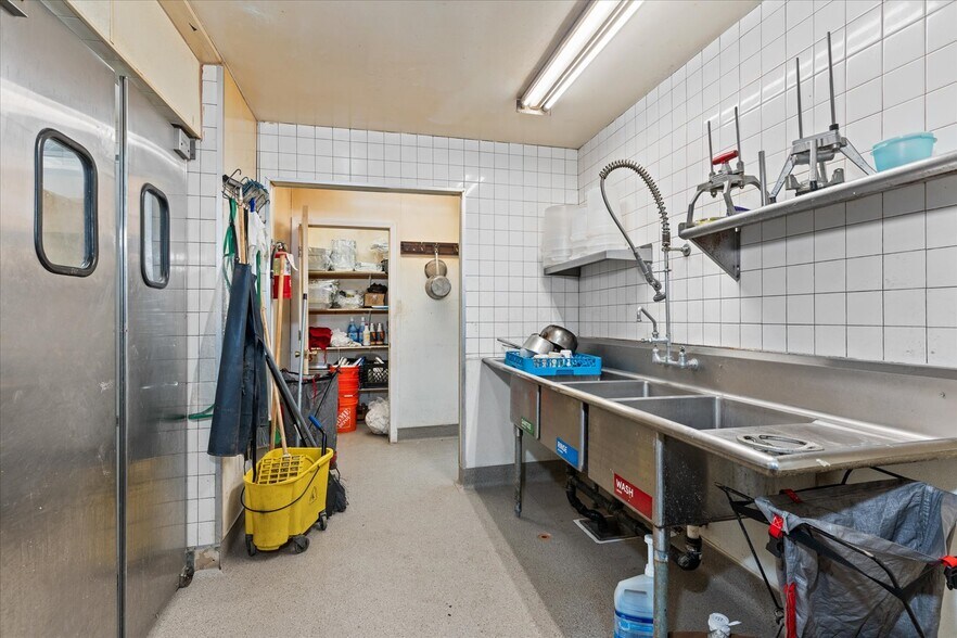 More Photos Of 10448 CA-99, Live Oak Supermarket For Sale