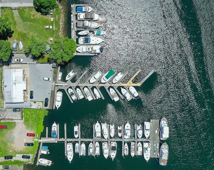 More Photos Of 1 Merit Ct, Brooklyn Marina For Sale