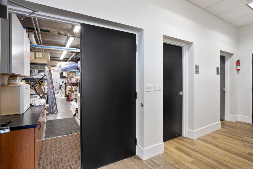 More Photos Of 1800 N Rand Rd, Palatine Freestanding For Sale