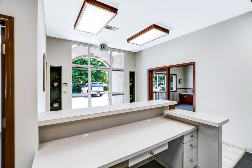 More Photos Of 9629 N Colfax Rd, Spokane Office For Sale