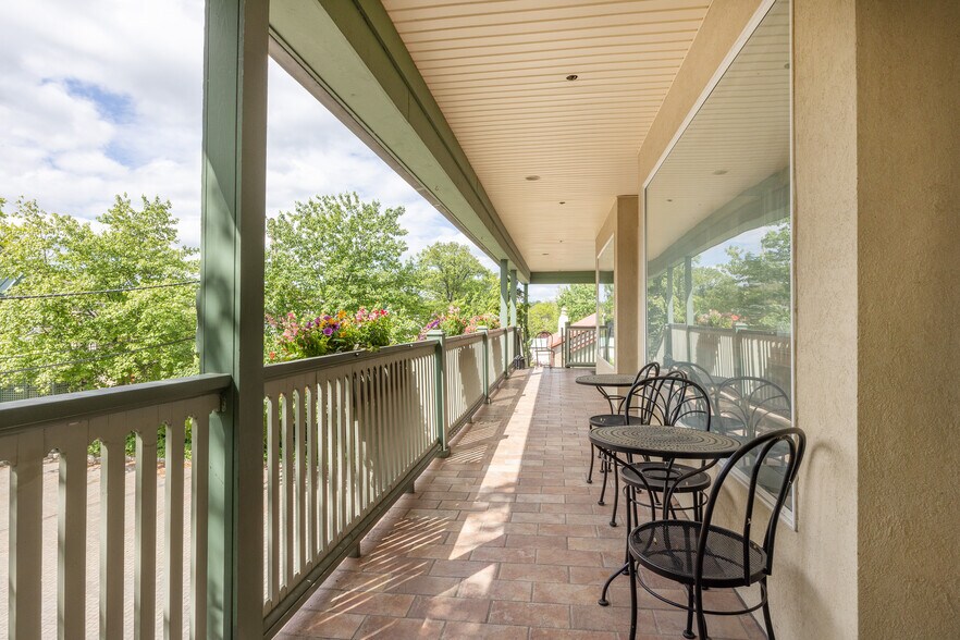 More Photos Of 32 Bridge St, Lambertville Hotel For Lease
