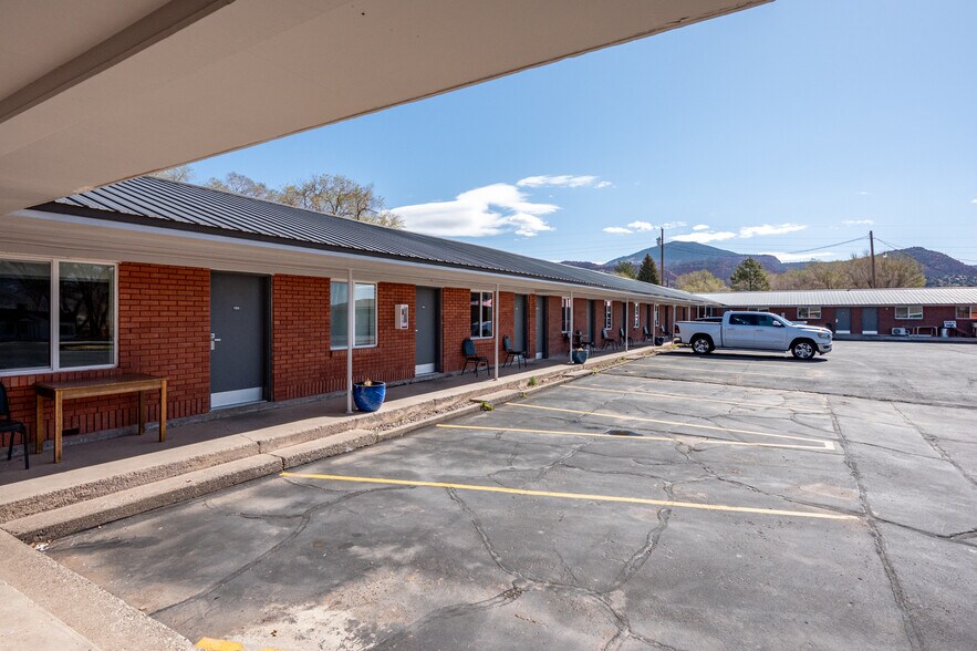 More Photos Of 91 E Main St, Bicknell Hotel For Sale