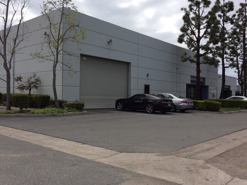 More Photos Of 7442 Vincent Cir, Huntington Beach Manufacturing For Lease