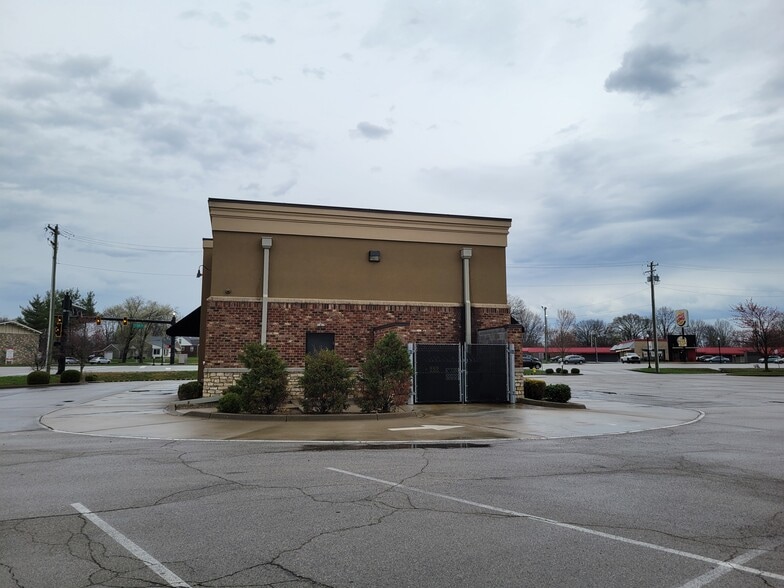 More Photos Of 1495 E 10th St, Jeffersonville Drugstore For Lease