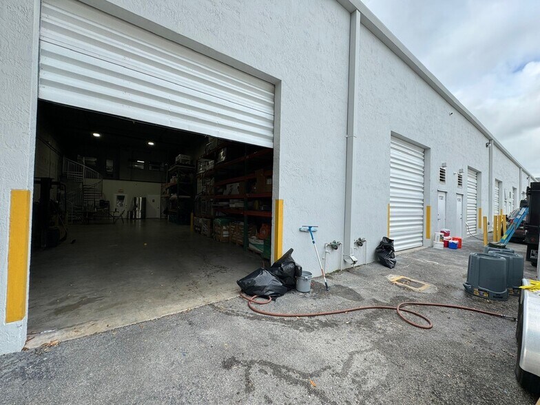 More Photos Of 11379-11399 NW 122nd St, Medley Warehouse For Sale