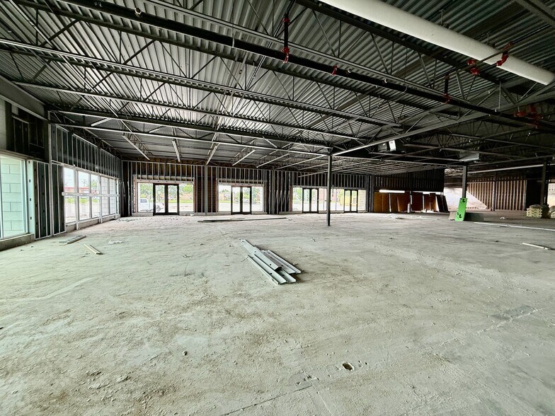 More Photos Of 6131 Greenfield Rd, Dearborn Storefront For Lease