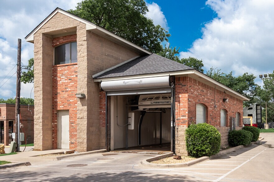 More Photos Of 1704 Teasley Ln, Denton Specialty For Sale