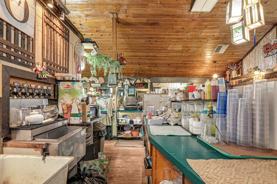 More Photos Of 44618 State Route 20, Concrete Hotel For Sale