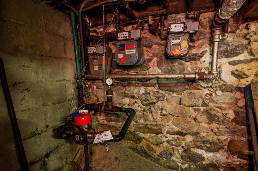 More Photos Of 2918 Bruckner Blvd, Bronx Bar For Sale