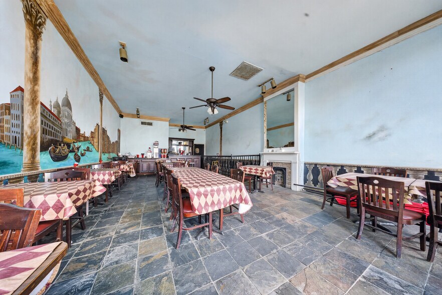 More Photos Of 933 Decatur St, New Orleans Storefront For Sale
