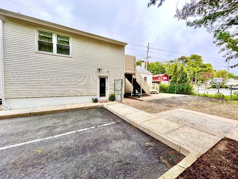 More Photos Of 366 Herbertsville Rd, Brick Medical For Lease