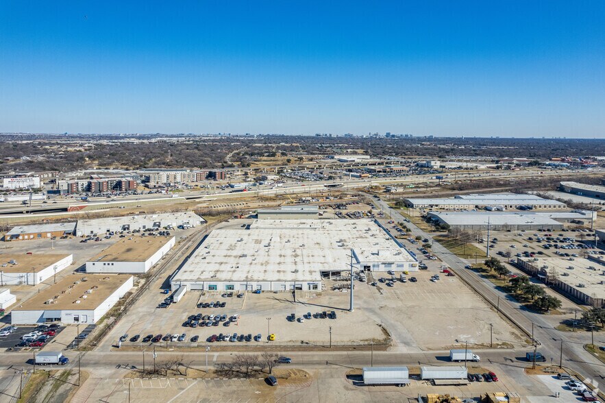 More Photos Of 1000 W Crosby Rd, Carrollton Warehouse For Lease