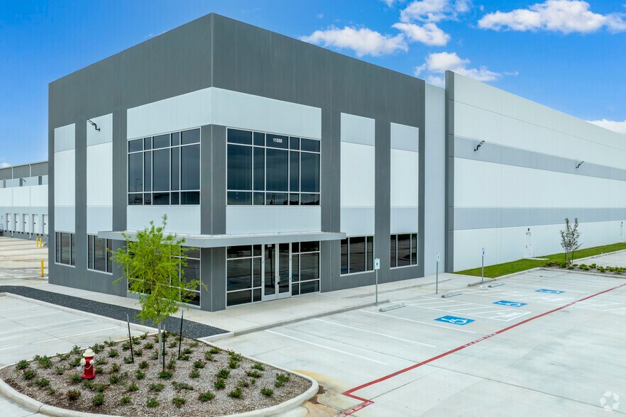 Primary Photo Of 11550 Spectrum Blvd, Houston Distribution For Lease