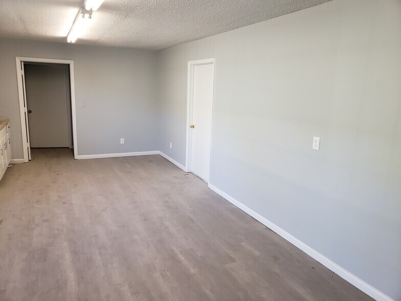 More Photos Of 601 Cook St, Wendell Warehouse For Lease
