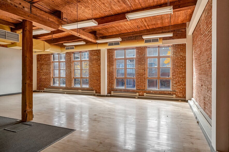 More Photos Of 1453-1455 Rue Saint-Timothée, Montréal Office For Sale