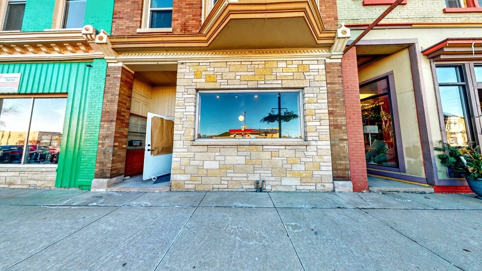 Primary Photo Of 209 S Main St, Jefferson General Retail For Sale