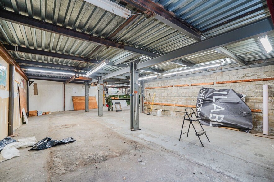 More Photos Of 1940 McDonald Ave, Brooklyn Auto Repair For Lease