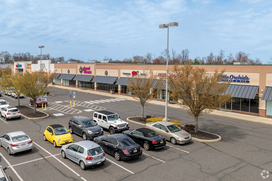 More Photos Of 600-690 N West End Blvd, Quakertown Unknown For Lease