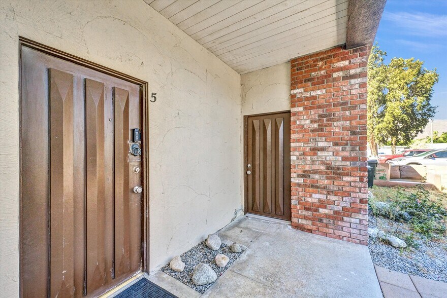 More Photos Of 3737 E Calle De Carlos, Palm Springs Apartments For Sale