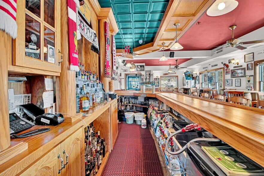 More Photos Of 33 Orange Ave, Walden Restaurant For Sale