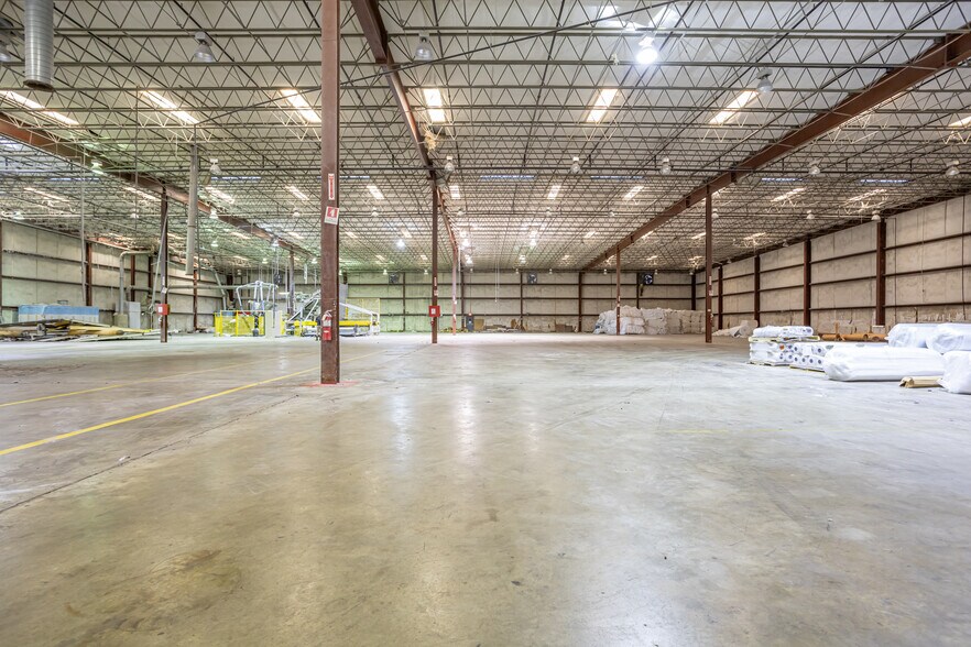 More Photos Of 601 McDuffie Ave, Selma Warehouse For Lease