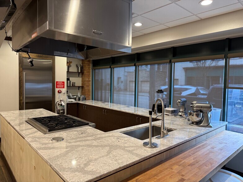 More Photos Of 1016-1024 E Brady St, Milwaukee Apartments For Lease