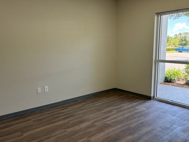 More Photos Of 8221-8249 Vicela Dr, Sarasota Office For Sale