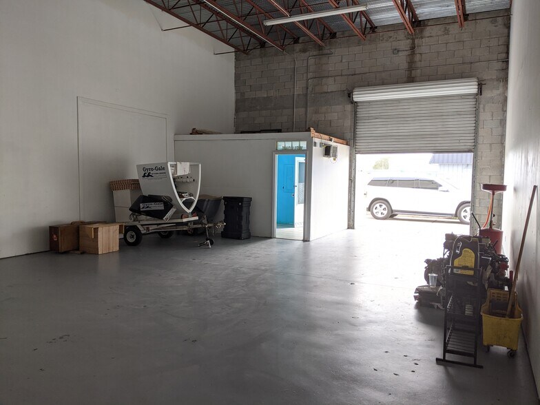 More Photos Of 3081 SE Dominica Ter, Stuart Manufacturing For Lease