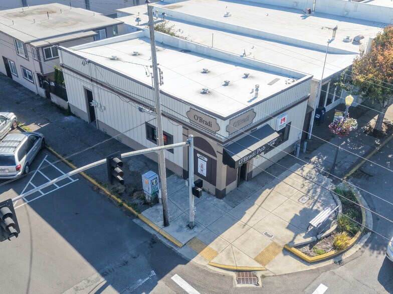 More Photos Of 702 Newmark St, Coos Bay Bar For Sale