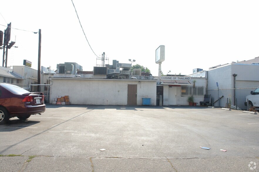 More Photos Of 4457 Van Nuys Blvd, Sherman Oaks Restaurant For Sale