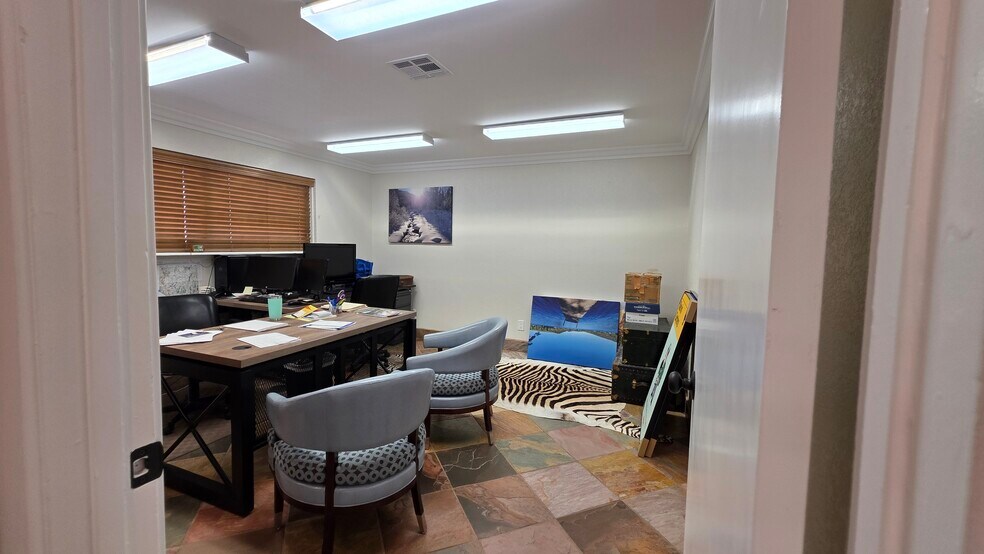 More Photos Of 3909 Vegas Dr, Las Vegas Office For Sale